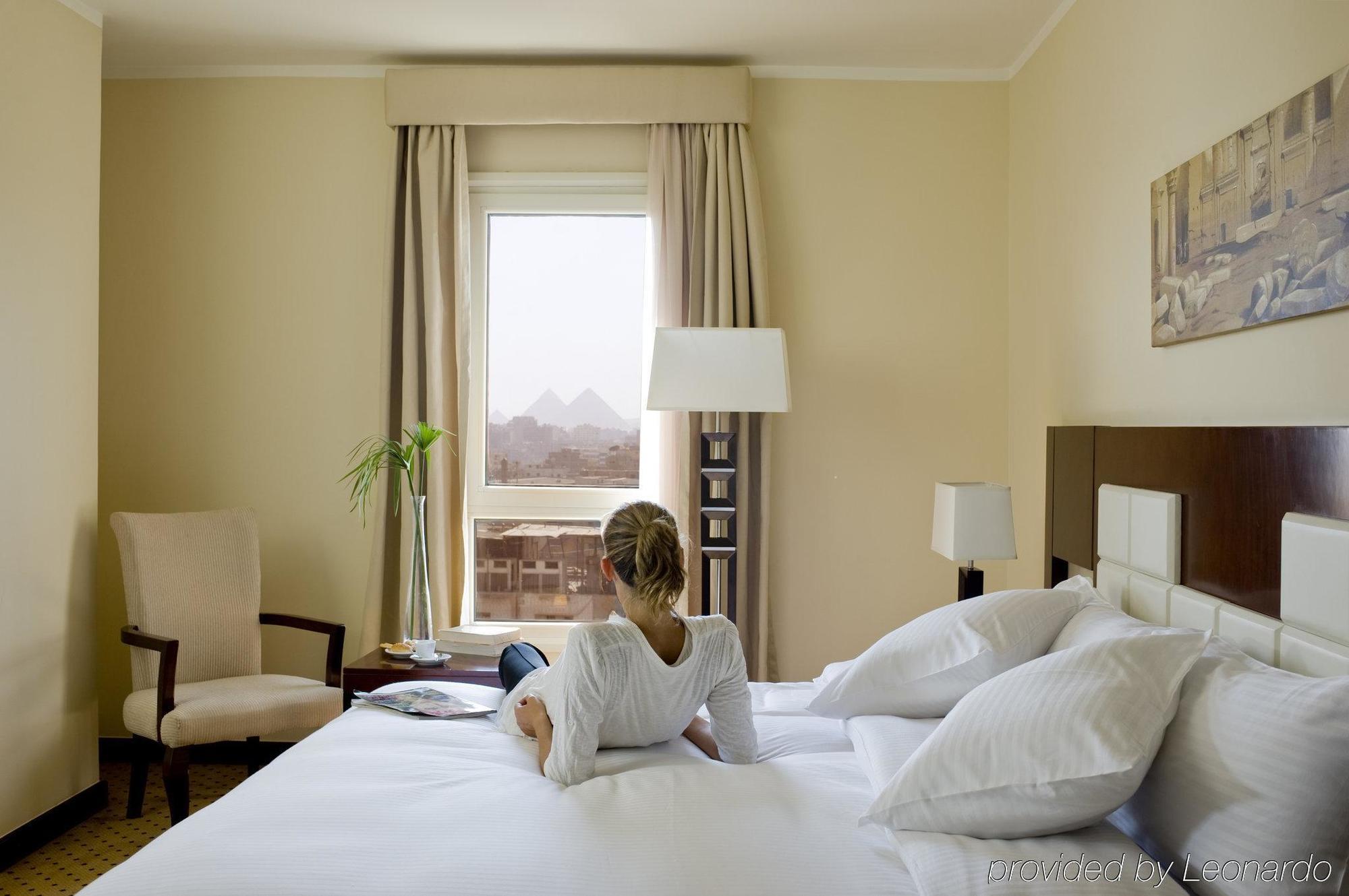 Hotel Barcelo Cairo Pyramids Giza Camera foto